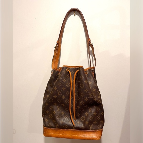 Louis Vuitton Handbags - AUTHENTIC LOUIS VUITTON NOE AR0923